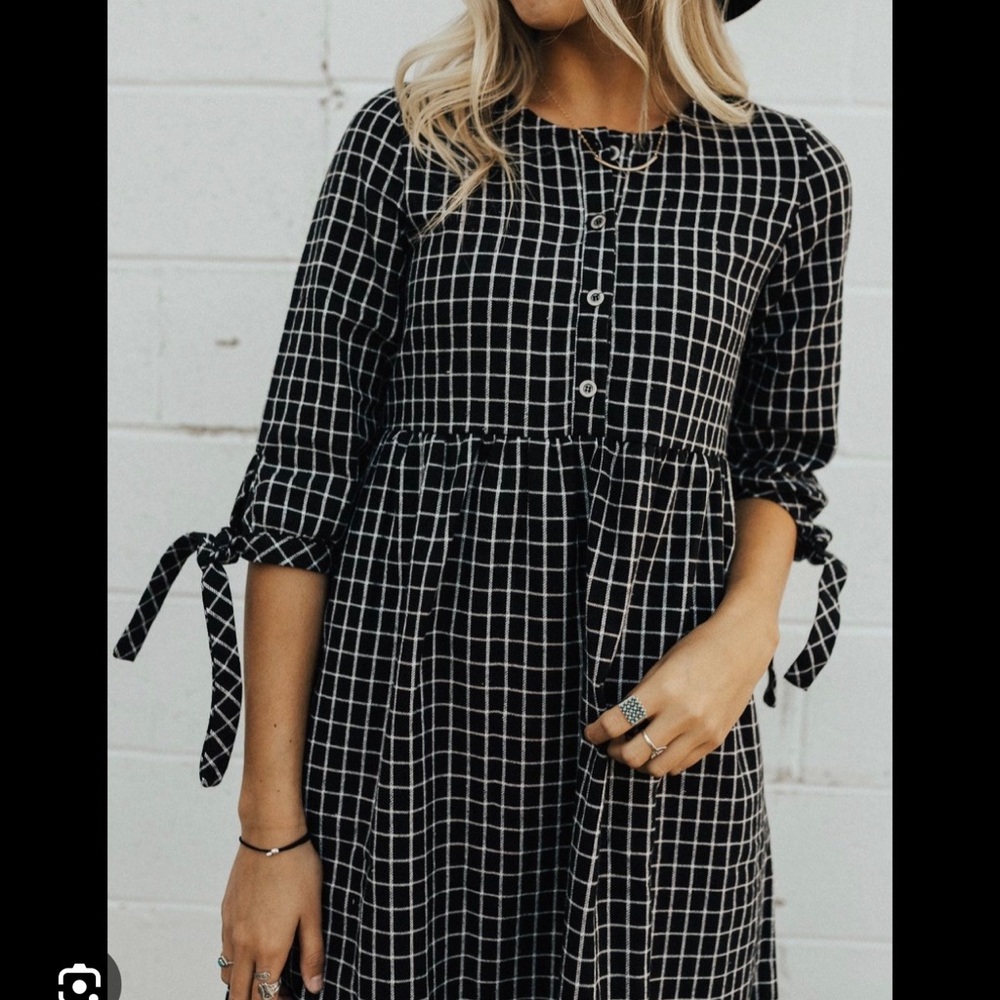 Roolee Black and White Sundress with Crew Neck and Cuffed Sleeves
